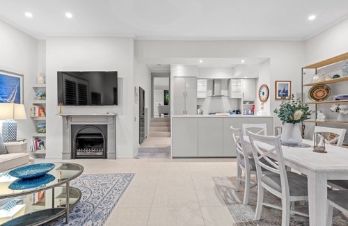 Hamilton Apartment | Family Friendly 3BR with Pool in Hamilton