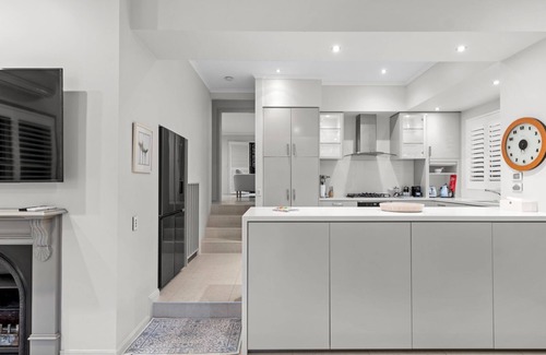 Hamilton Apartment | Family Friendly 3BR with Pool in Hamilton