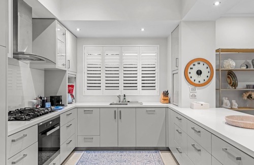 Hamilton Apartment | Family Friendly 3BR with Pool in Hamilton