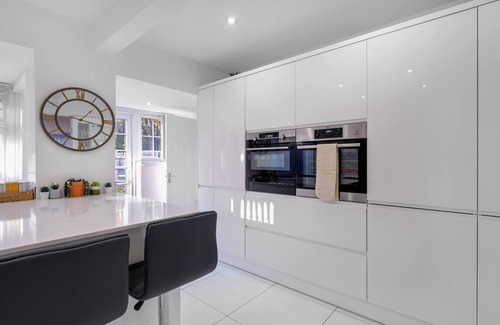 Birmingham House | Family-Friendly 4-Bed near Parks & Transport Links