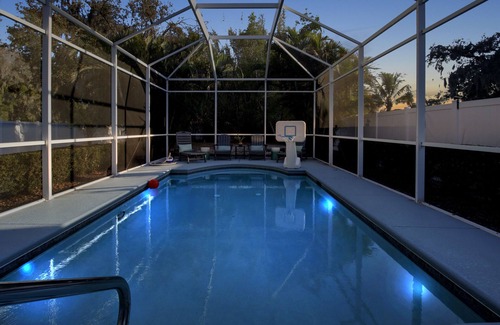 Bradenton House | Family friendly activities for all ages! Pool, Golf, Corn-Hole, Fishing & more!