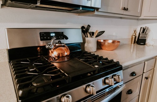 Boulder Bay House | FAMILY FRIENDLY BIG BEAR HOME with HOT TUB & BOAT PARKING