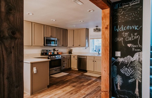 Boulder Bay House | FAMILY FRIENDLY BIG BEAR HOME with HOT TUB & BOAT PARKING