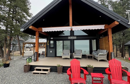 Lac La Hache Cabin | Family friendly Charming Lakeside cottage on Lac La Hache! Fun all year!