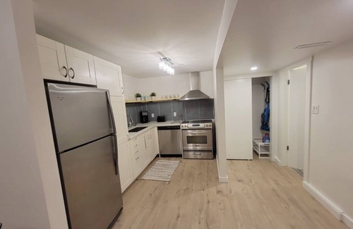 Lynn Valley House | Family friendly Modern Garden Suite in Lynn Valley