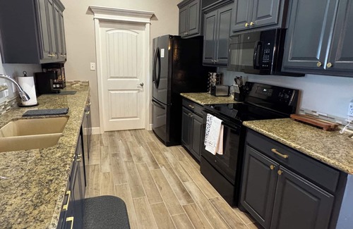 North by Northwest House | Family Friendly Close to Tech, Medical District