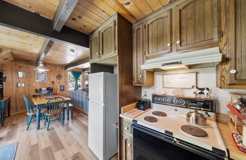 Fern Valley Cabin | Family-Friendly Comfort at "A Frame Cottage" w/AC & SPA