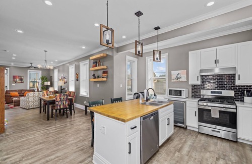 St. Louis House | Family-Friendly Comfort in St Louis-Crib,Toddler Lounge,Game Area & Backyard Fun