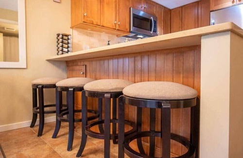 Ludlow Condo | Family-Friendly Condo at Okemo w/Fireplace