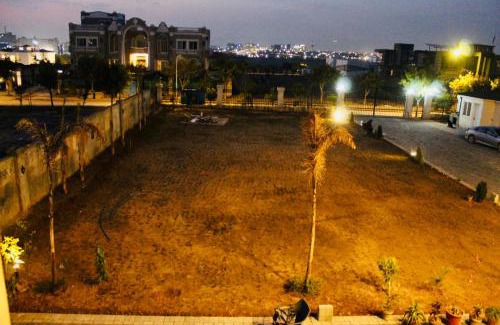 Islamabad Villa | Family Friendly Farmhouse Retreat: 3BR, Lawns, BBQ, errace, Chopal, Historic Water Well. Ideal for Work and Outdoor Activities. Close to Groceries, Cafés, Fully Secured Gated Community, CCTV