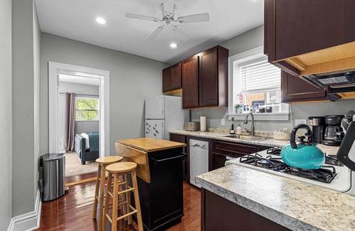 Southwest Garden Apartment | Family Friendly , Fully Renovated 3BR Luxury Home. Centrally located in St.Louis