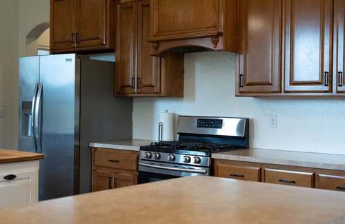 Guthrie House | Family Friendly Haven on 10 Acres