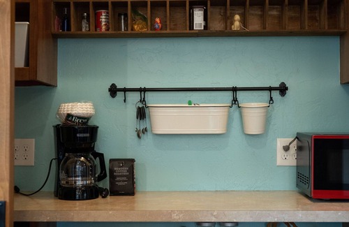 Guthrie House | Family Friendly Haven on 10 Acres