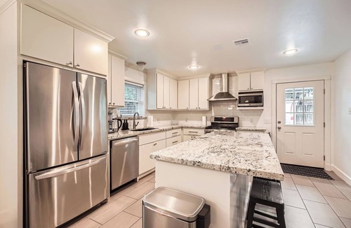 Braeswood Place House | Family-Friendly Home in Braeswood - Prime Location