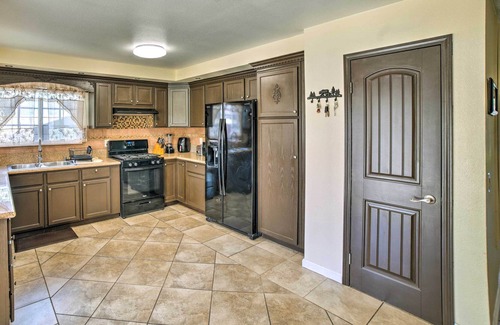 Fontana House | Family-Friendly Home w/ Basketball Court!