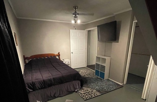 Fayette House | Family friendly home within walking distance of Upper Iowa College.