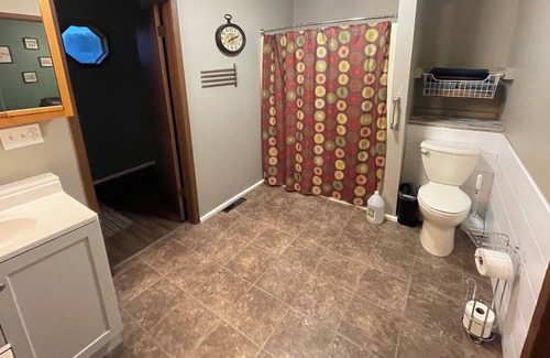 Fayette House | Family friendly home within walking distance of Upper Iowa College.