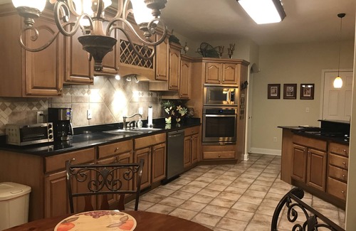 Seneca House | Family friendly Lake Keowee water front home in great location for Clemson games