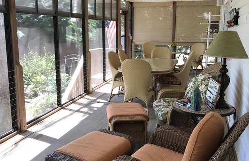 Seneca House | Family friendly Lake Keowee water front home in great location for Clemson games