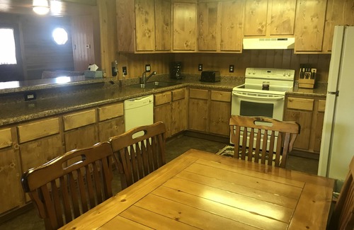 Pinetop-Lakeside Cabin | Family Friendly Lakefront Cedar Log Cabin on 2 acres at Rainbow Lake.