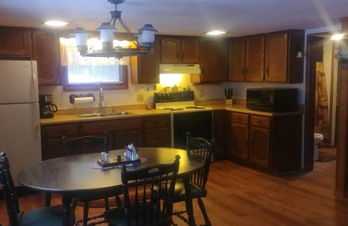 Pickerel Cottage | Family friendly lakefront cottage