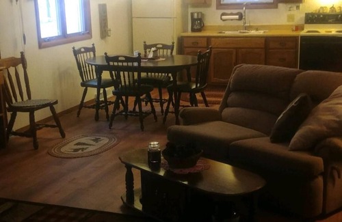 Pickerel Cottage | Family friendly lakefront cottage