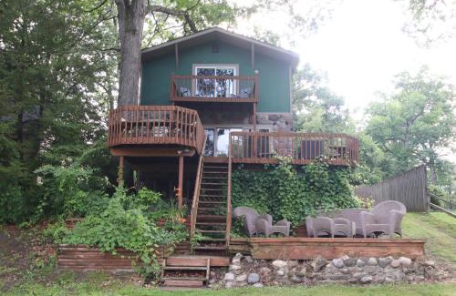 Oxbow House | Family Friendly Lakefront Oasis! Huge Deck-Pets Welcome