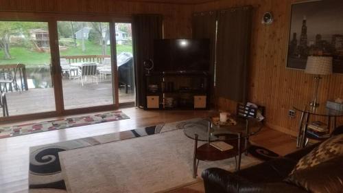 Oxbow House | Family Friendly Lakefront Oasis! Huge Deck-Pets Welcome