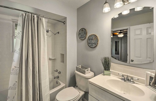Lakeview House | Family-Friendly Lakeview Home w/ Private Yard