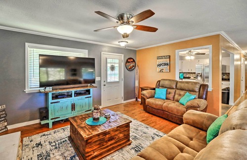 Lakeview House | Family-Friendly Lakeview Home w/ Private Yard