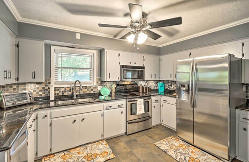 Lakeview House | Family-Friendly Lakeview Home w/ Private Yard