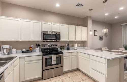 Alta Mesa House | Family-Friendly Luxury Getaway ~ Sleeps 12, Near Golf, Lakes & Festivals