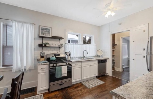 Fayetteville House | Family Friendly Near SU Downtown