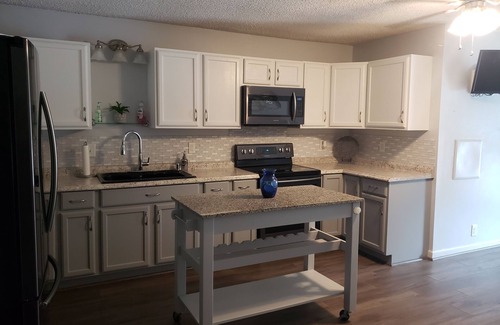 Crouse Apartment | Family Friendly Oasis