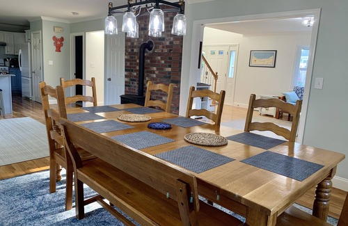 Barnstable House | Family-Friendly Oceanfront Haven, 4 bed, 2 bath sleeps 10. EZ beach access w. AC