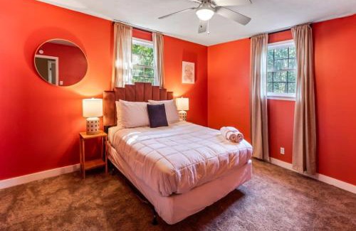 Savannah House | Family Friendly & Ping Pong- Relax & Play Retreat