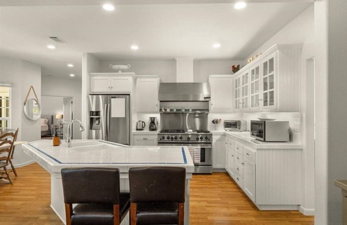 Los Alamos House | Family friendly pool, walk to restaurants!