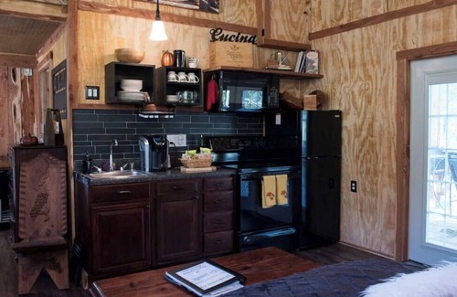 Chestnut Mound House | Family friendly quiet getaway! The Grande @ Tuscany Inn Tennessee