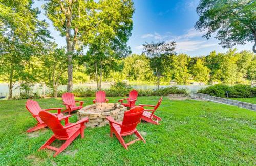 Wilburn House | Family-Friendly Riverfront Manor on the Little Red