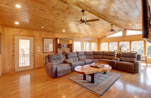 Wilburn House | Family-Friendly Riverfront Manor on the Little Red