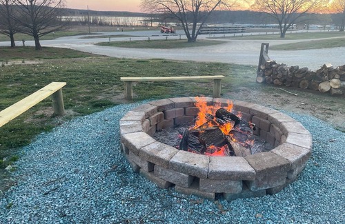 Warsaw House | Family-Friendly Room w/Pool, Fishing Pond, & Boat Rentals for Outdoor Fun