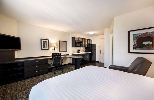 Morris Plains Hotel | Family-friendly Stay in Morris Plains! Pets Allowed Here! Kitchen Available!