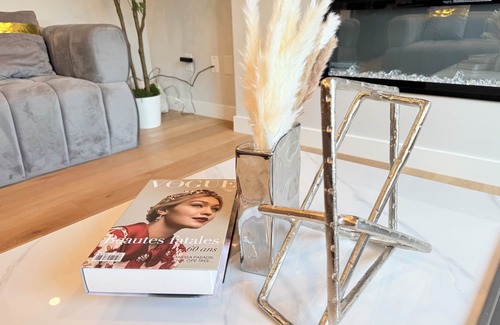 Southeast Edmonton House | Family Friendly| Spacious|King Bed| Wifi|Sleeps 12