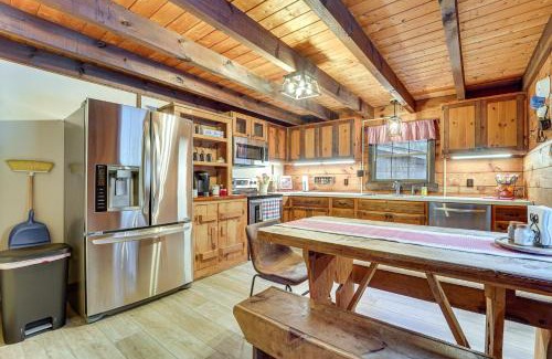 Blandburg House | Family-Friendly Tyrone Cabin with Deck Near Hiking