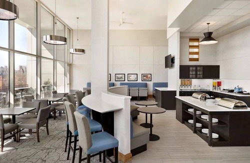 Spruce Hill Hotel | Family Friendly UPenn Proximity: Free Breakfast & Comfy Suites with Full Kitchen