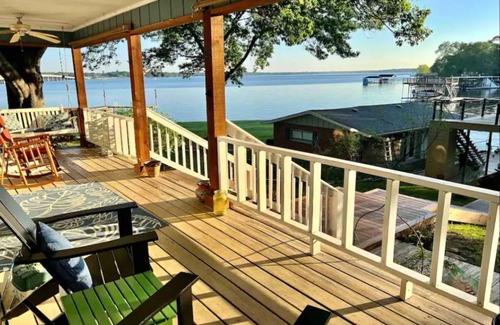 Carolyn Estates House | Family friendly Wisdom Tree Lake House