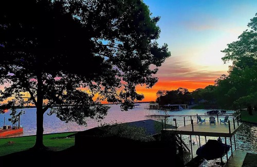 Carolyn Estates House | Family friendly Wisdom Tree Lake House