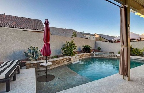 North Las Vegas House | Family friendly home. Perfect for snowbirds. Only 20 min to strip. Pool/hot tub.