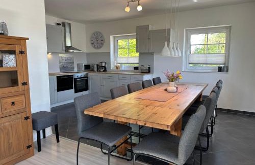 Dannau House | Family-Friendly Vacation House