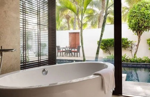 Salalah Hotel | Family Friendly Villa! 2 Luxury Units with Pool, Spa, Gym & Free Parking!